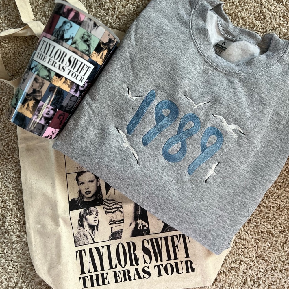 Bundle of small & medium sweatshirt